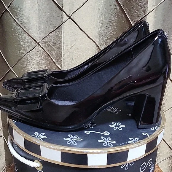 VGUC- Anne Klein ‘Bentley’ Buckle Block Heel Pump - Picture 8 of 13